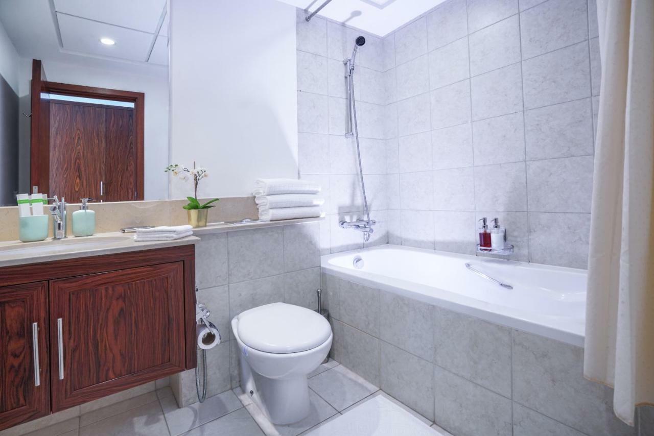 Elite Royal Apartment: Burj Khalifa View & 3-bedroom Luxury Apartment